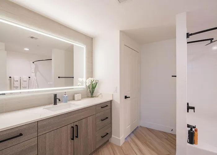 Apartment Remodeled Suite Poolside Sonoran Desert Escape *